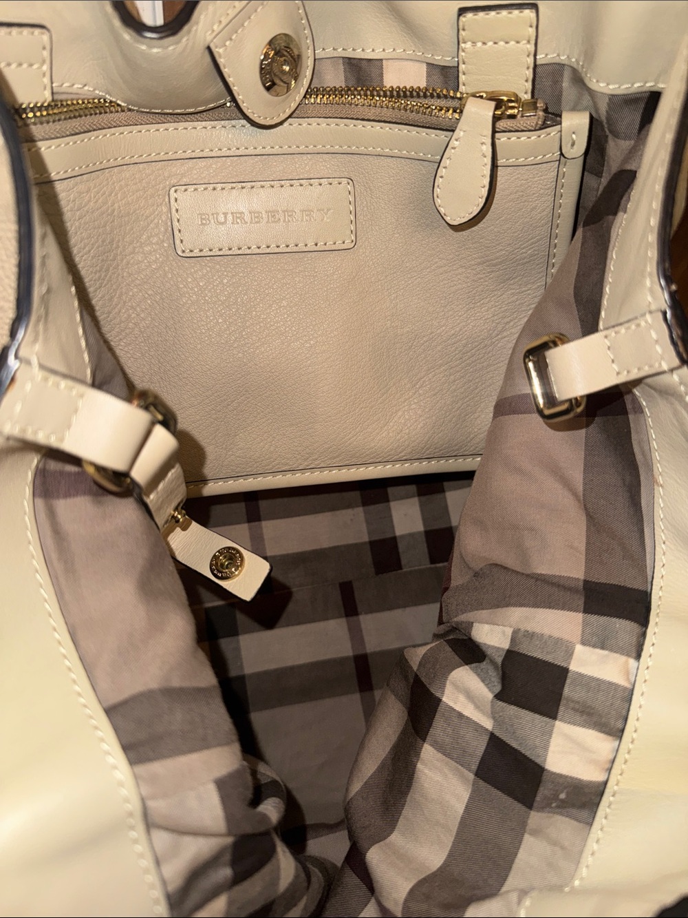 Burberry Cream Leather Hobo Bag with Tassel and Burberry Wallet Bundle - Picture 2 of 16